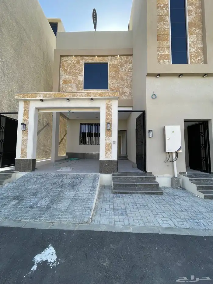 للبيع دور ارضى بحوش وبايكة سياره طريق ابها الخميس مقابل ضمك 2