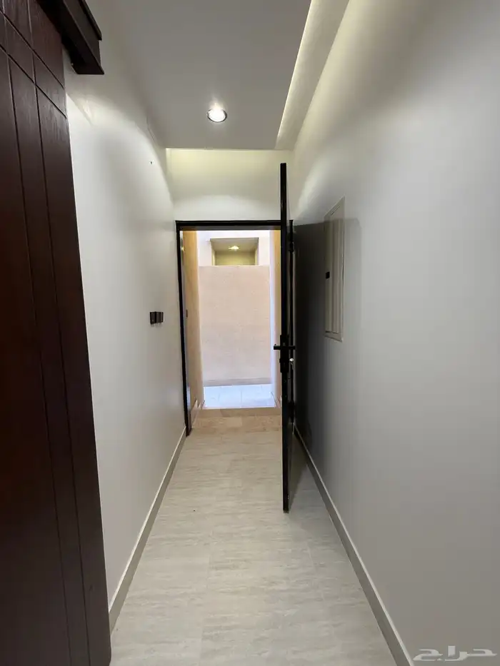 للبيع شقق ارضيه وشقق علويه تشطيب VIP ف ابها حي الموظفين 8