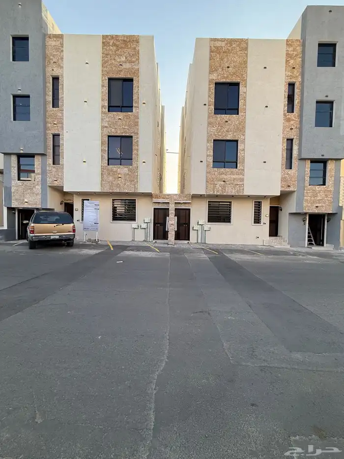 للبيع شقق ارضيه وشقق علويه تشطيب VIP ف ابها حي الموظفين 0