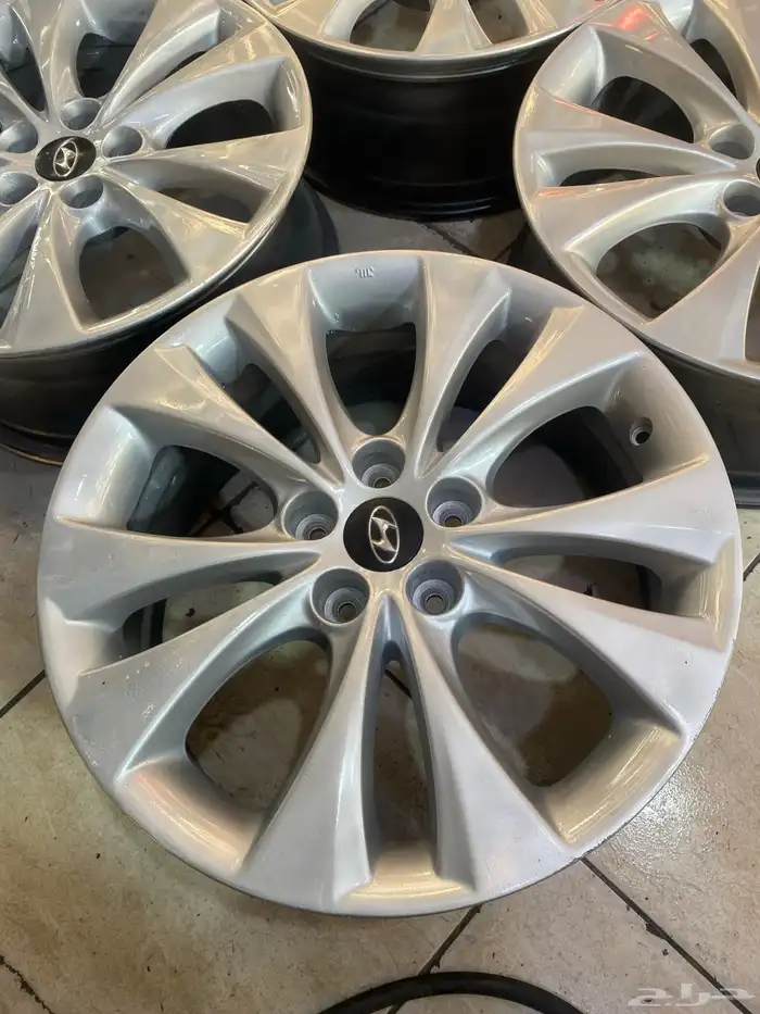 طقم جنوط ازيرا مقاس 18اصليه وكاله 2012 3