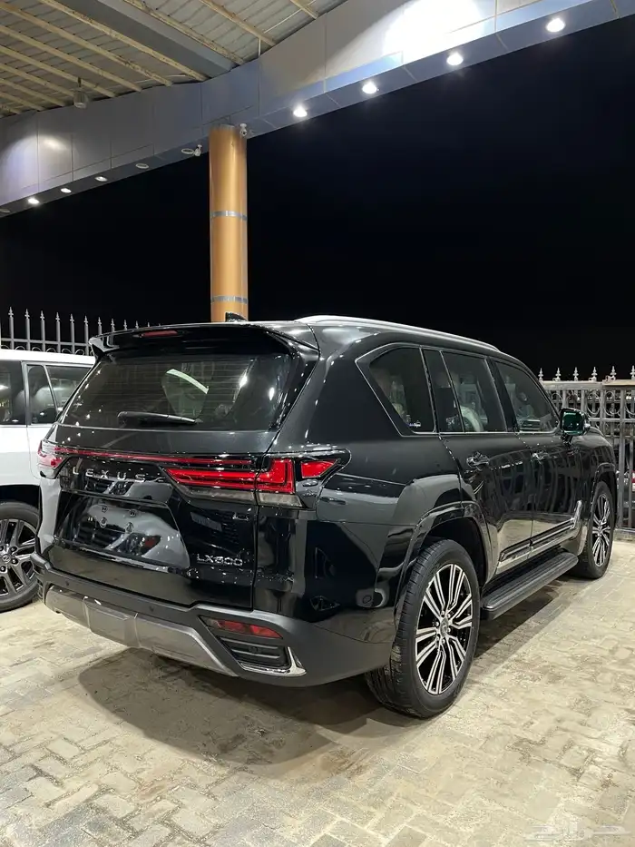 للبيع لكزس LX600 بي بي 2025 فل كامل عبداللطيف عداد 4 الاف 6