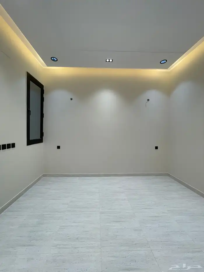 للبيع دور ارضى بحوش وبايكة سياره طريق ابها الخميس مقابل ضمك 15