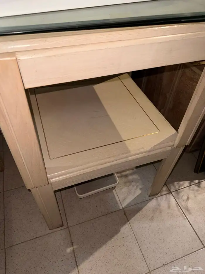 طقم طاولات بيج مع دولابها 1