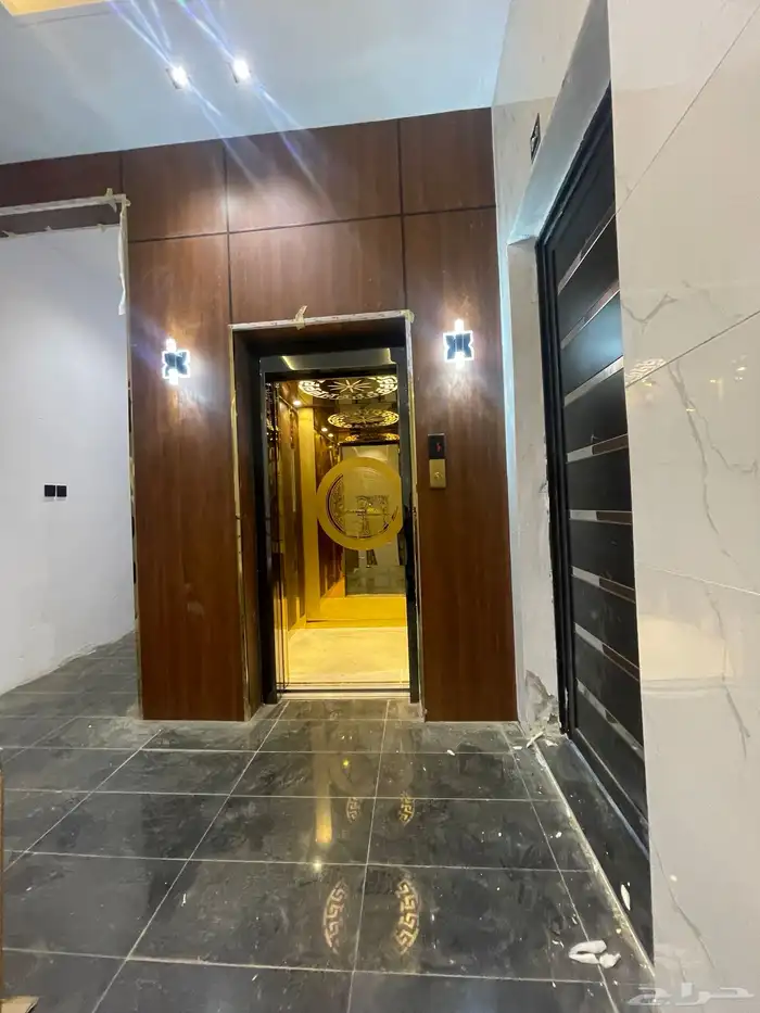 للبيع شقه علويه بسطح ومصعد من 480 الف ابها حى البديع 17