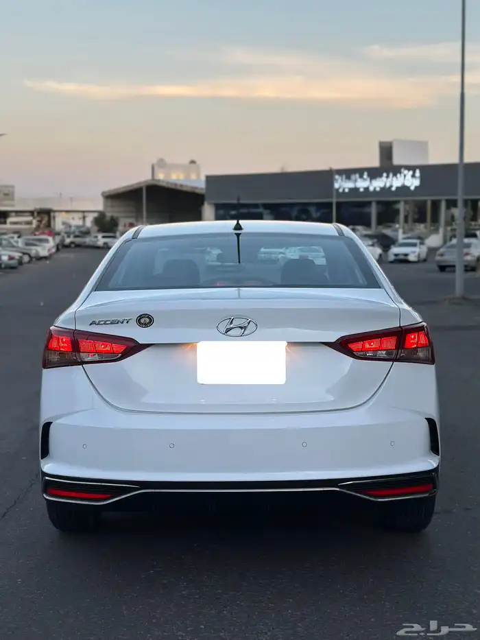 اكسنت 2023 ابيض 15