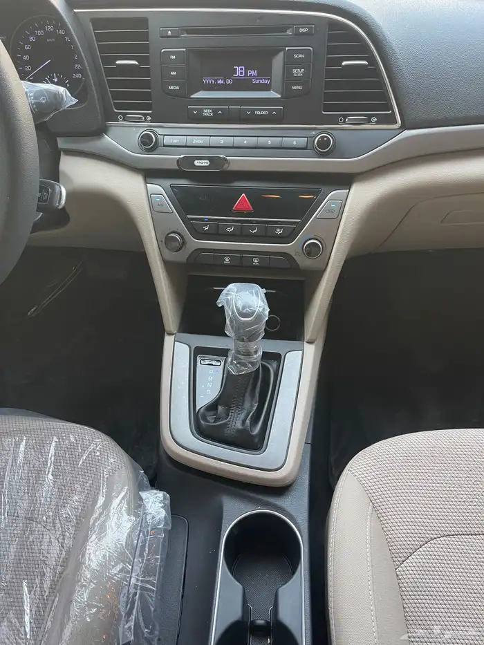 هونداي- إلنترا-2018- استاندر- بنزين- الوعلان 20