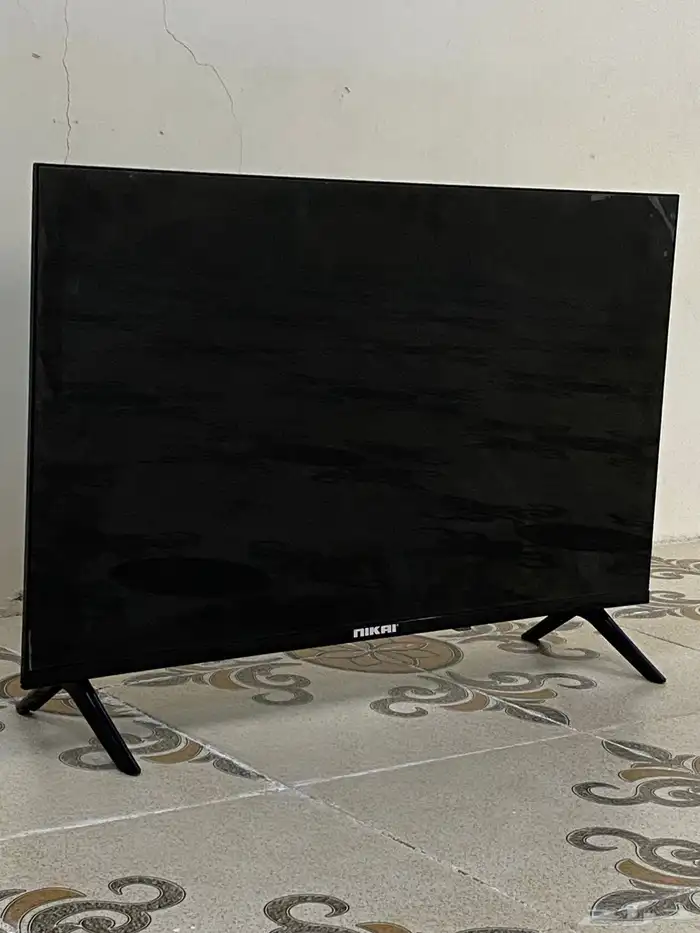 شاشه 32بوصه استخدام ثلاث شهور جديديه ولا تعاني مع اي ضرر 0