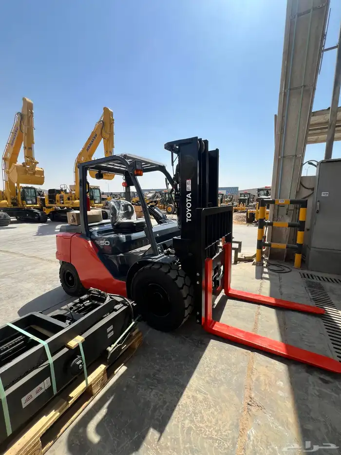 TOYOTA FORKLIFTS AND MATERIAL HANDLING EQUIPMENT 11