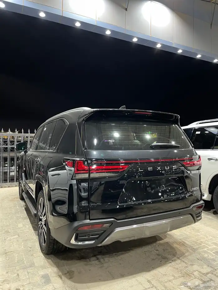 للبيع لكزس LX600 بي بي 2025 فل كامل عبداللطيف عداد 4 الاف 7