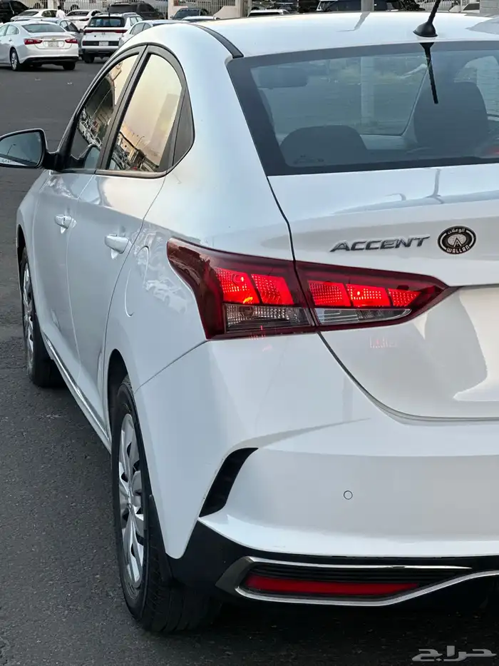 اكسنت 2023 ابيض 10