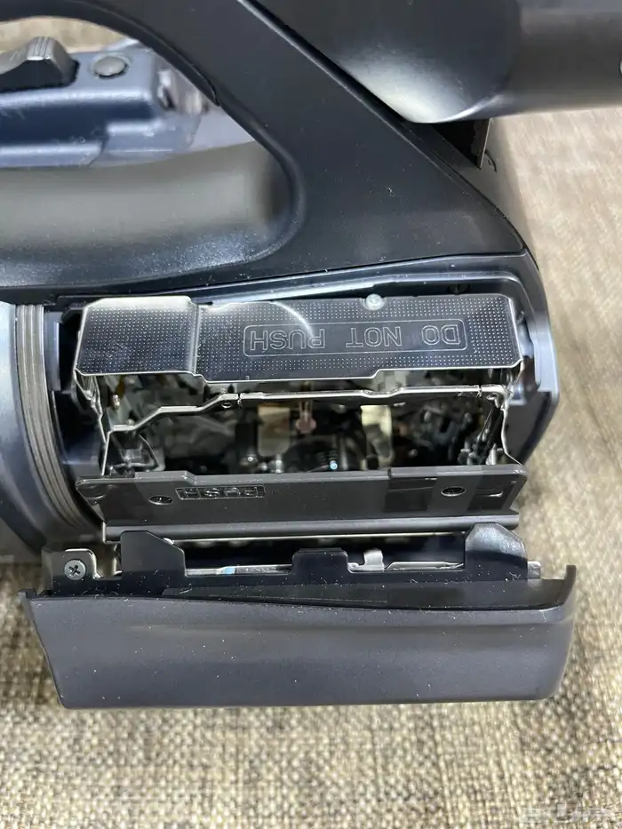 كاميرا Sony Handycam DCR-VX2200e الاحترافية 8