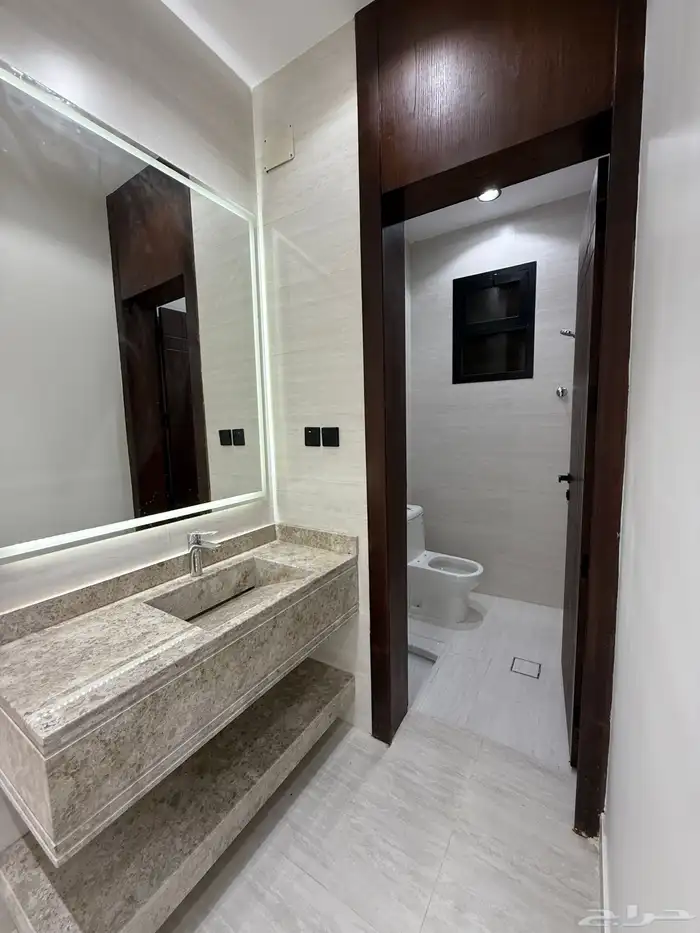 للبيع شقق ارضيه وشقق علويه تشطيب VIP ف ابها حي الموظفين 10