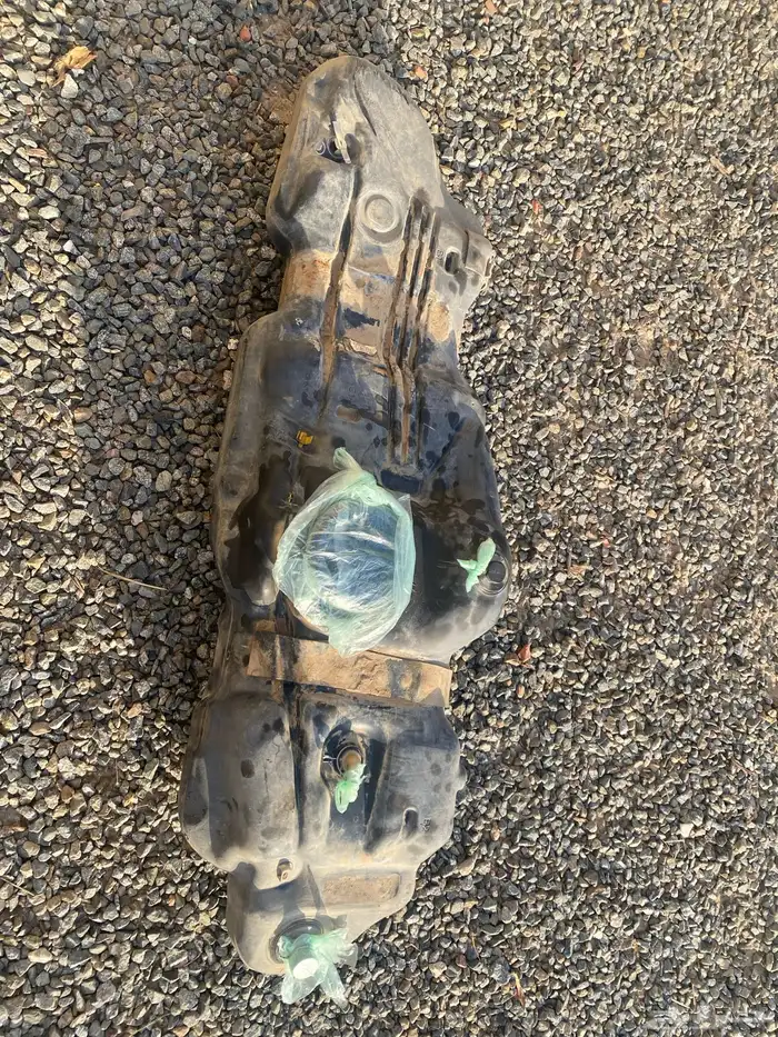 تانكي بنزين هايلوكس 2013 نظيف 0