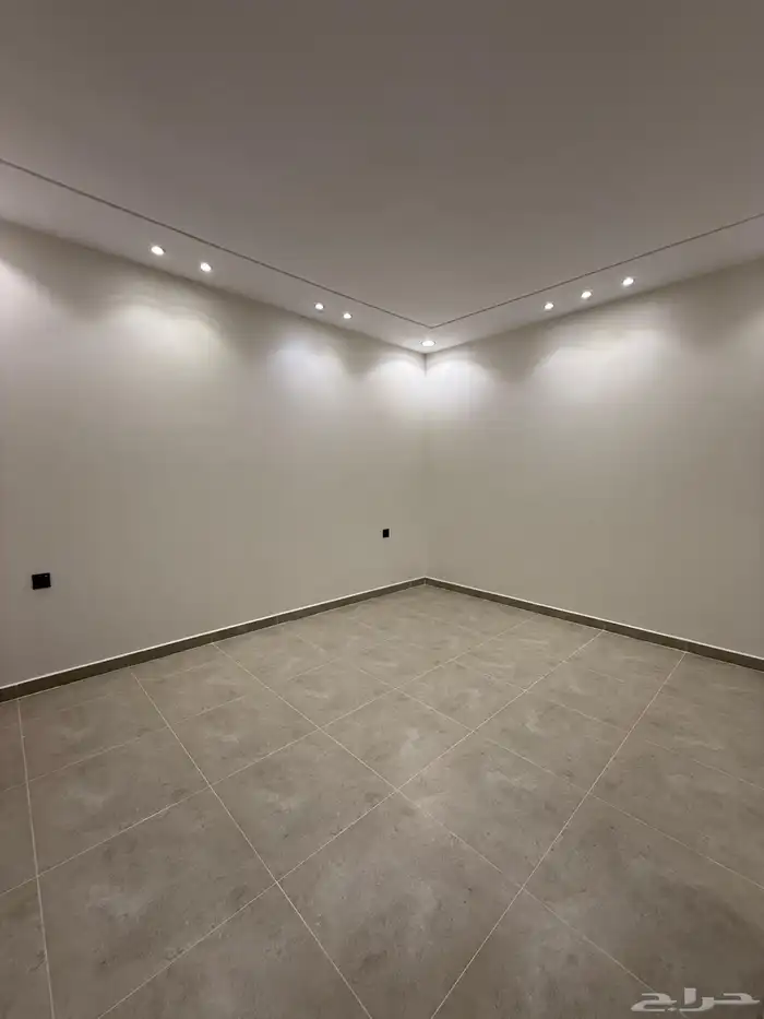 للبيع شقق علويه تشطيب VIP ف ابها المحاله مقابل مبني الاذاعه 16