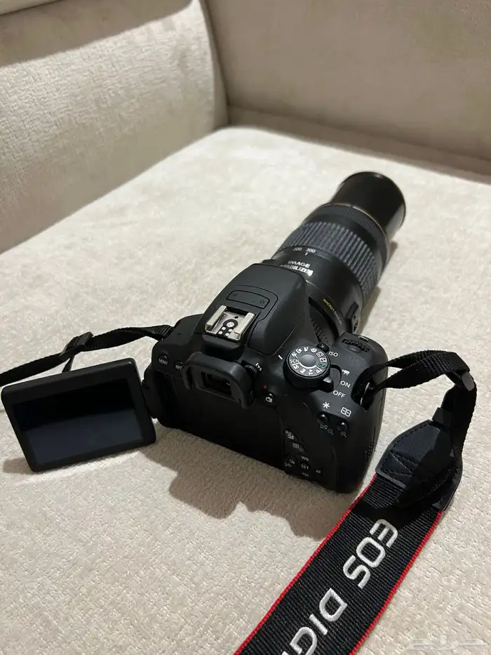 كاميرا كانون 700D وكاميرا 1300 D 3