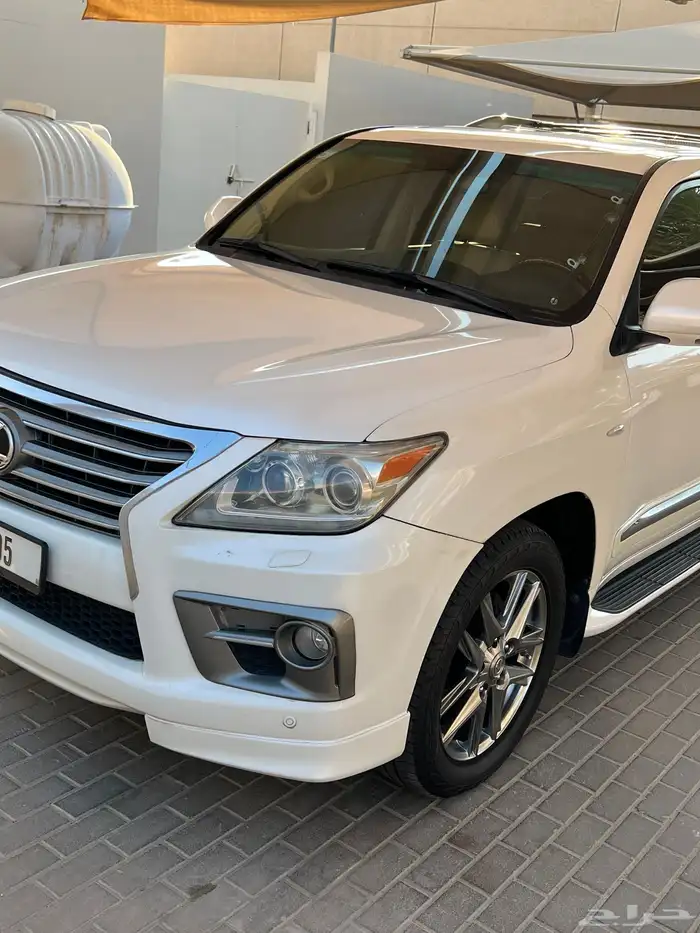 جيب لكزس LX570 مديل 2009 لوايح دبي 2