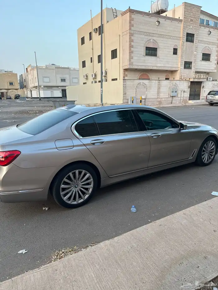 بي ام دبليو 730Li BMW فئة البزنس 9