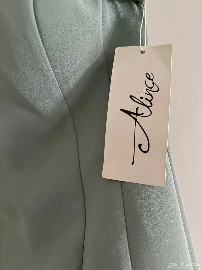 فستان اخذته من تركيا مالبسته مع الستيكر 2