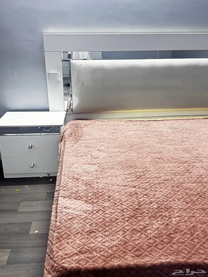 غرفة نوم شبه جديده 0