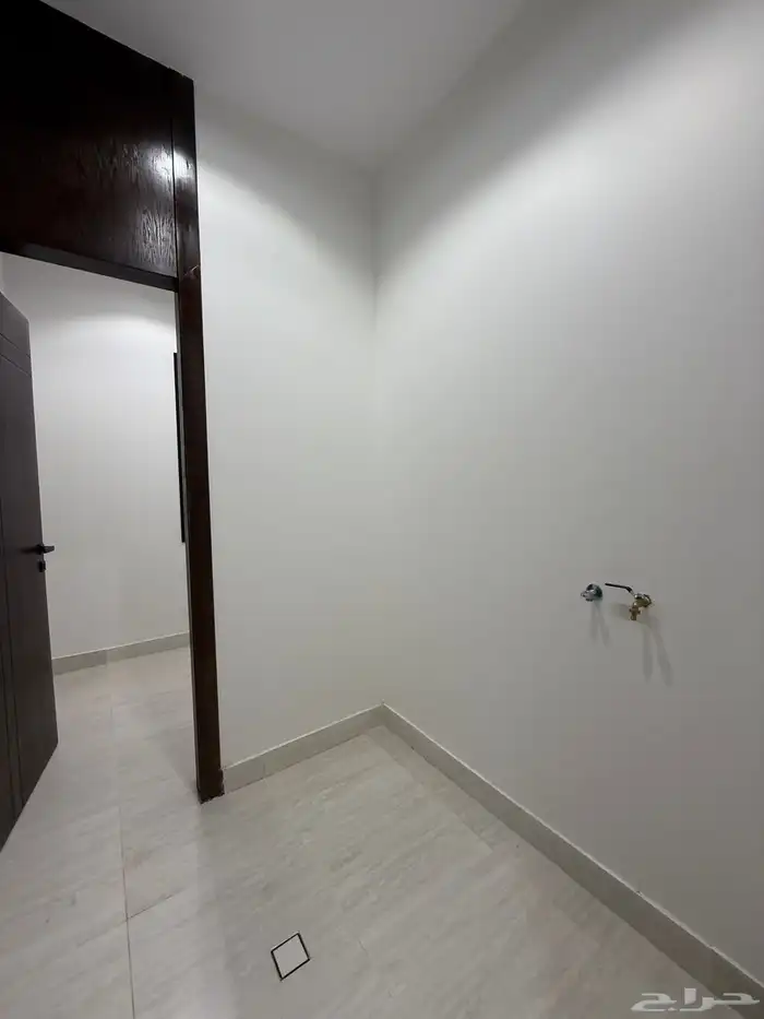 للبيع شقق ارضيه وشقق علويه تشطيب VIP ف ابها حي الموظفين 23