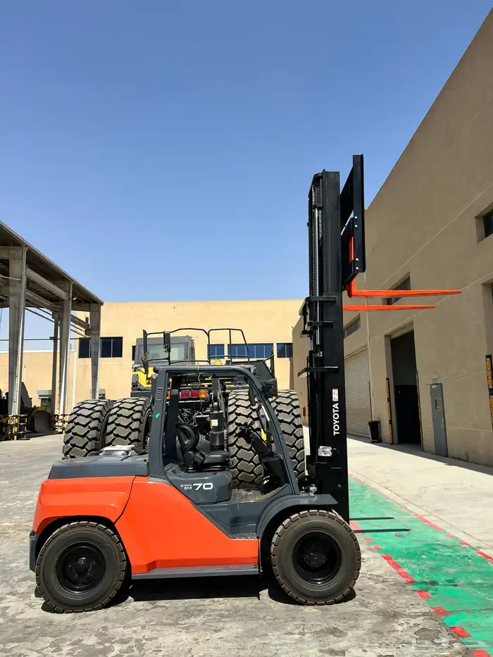 TOYOTA FORKLIFTS AND MATERIAL HANDLING EQUIPMENT 13