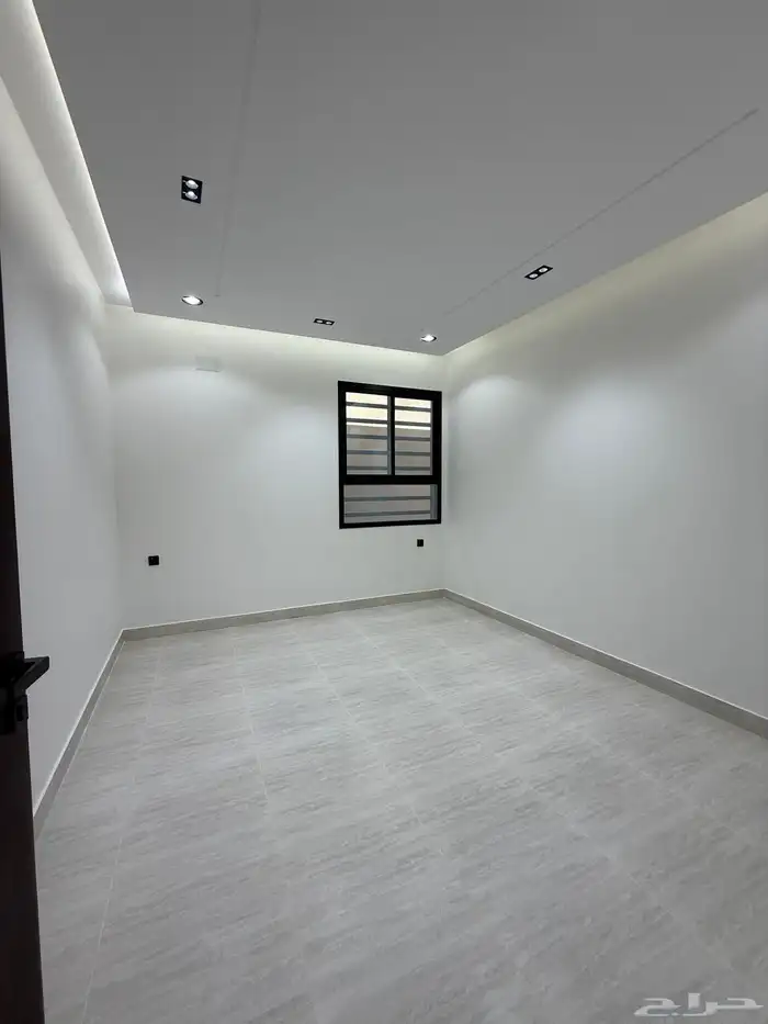 للبيع شقق ارضيه وشقق علويه تشطيب VIP ف ابها حي الموظفين 12