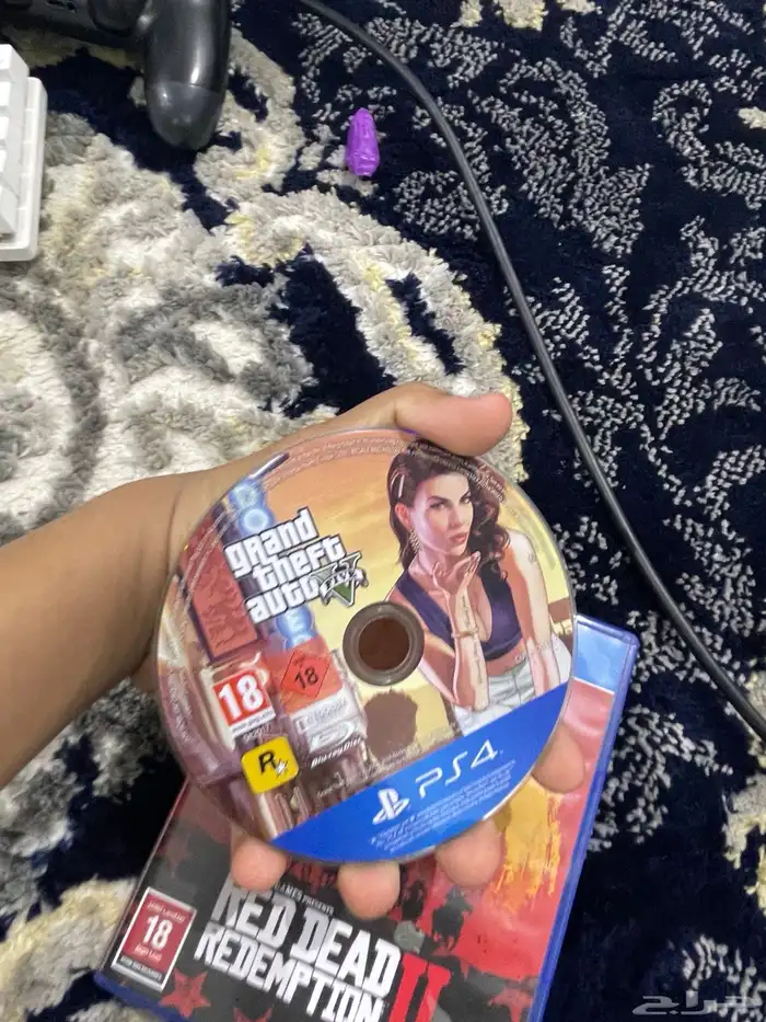 بسم الله الرحمن الرحيم اعرض لكم سوني 4 م شاشة قيمنيق و 13