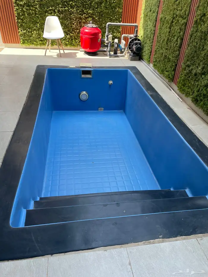 للبيع مسبح مع كافة ملحقاته من شركة اطلس 5