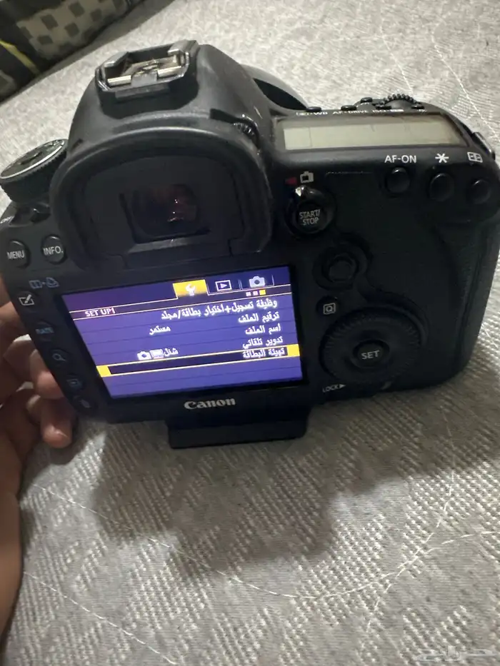 Canon 5d Mark iii.   lens 85m F1 2 2