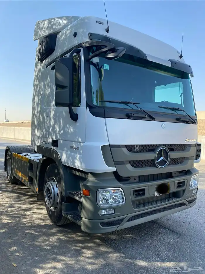 للبيع راس شاحنة اكتروس موديل 2010 4