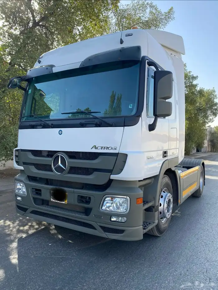 للبيع راس شاحنة اكتروس موديل 2010 1