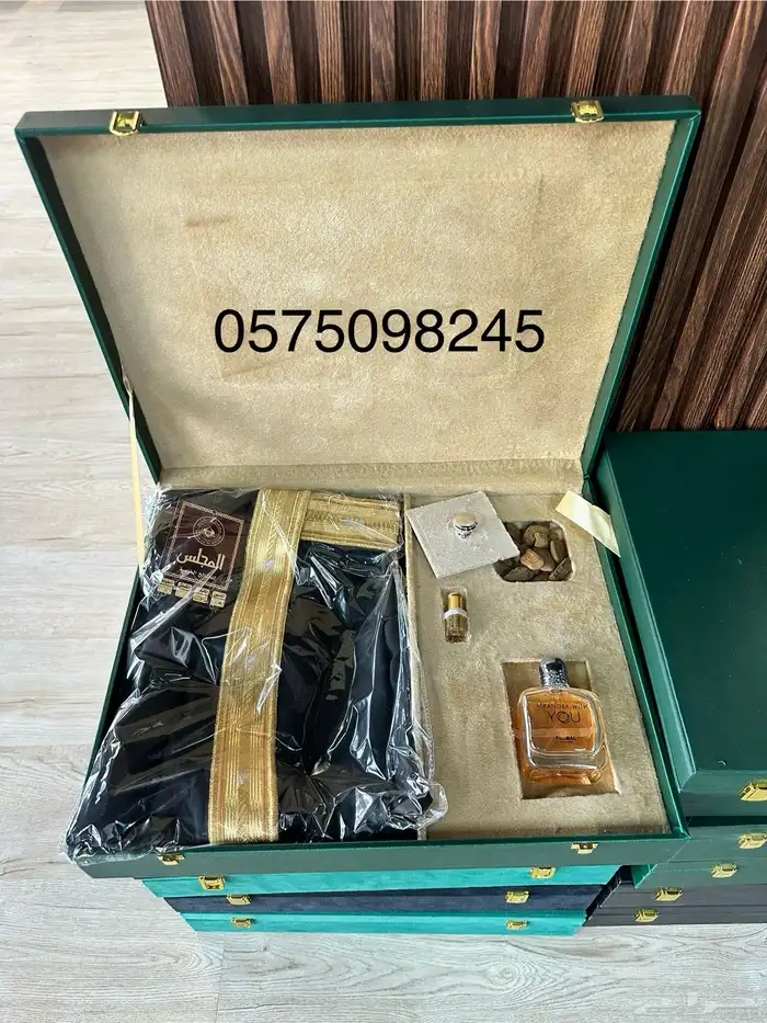 هدايا بشت سيف عطر عود دروع أكريليك 7