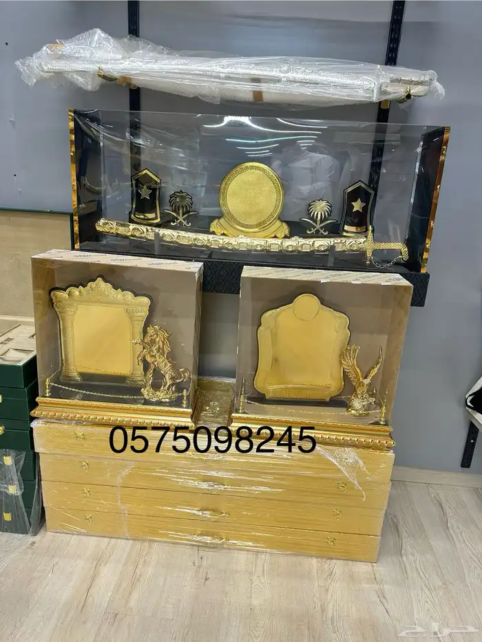 هدايا بشت سيف عطر عود دروع أكريليك 19