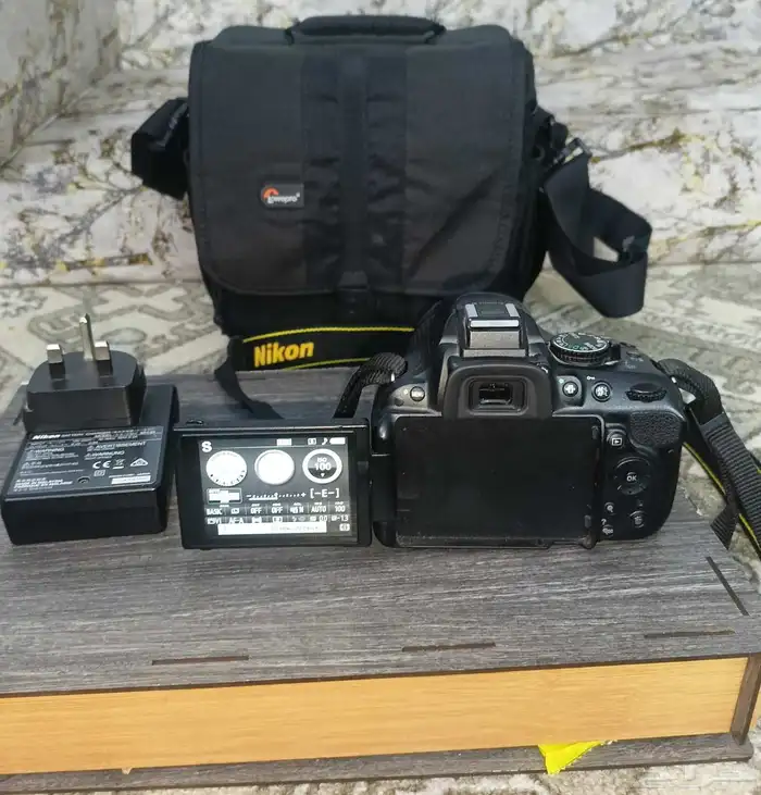 كاميرا نيكون d5200 استعمال خفيف لايوجد بها أي عطل أو خدش 2