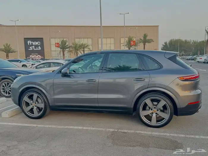 2022 Porsche Cayenne S 6