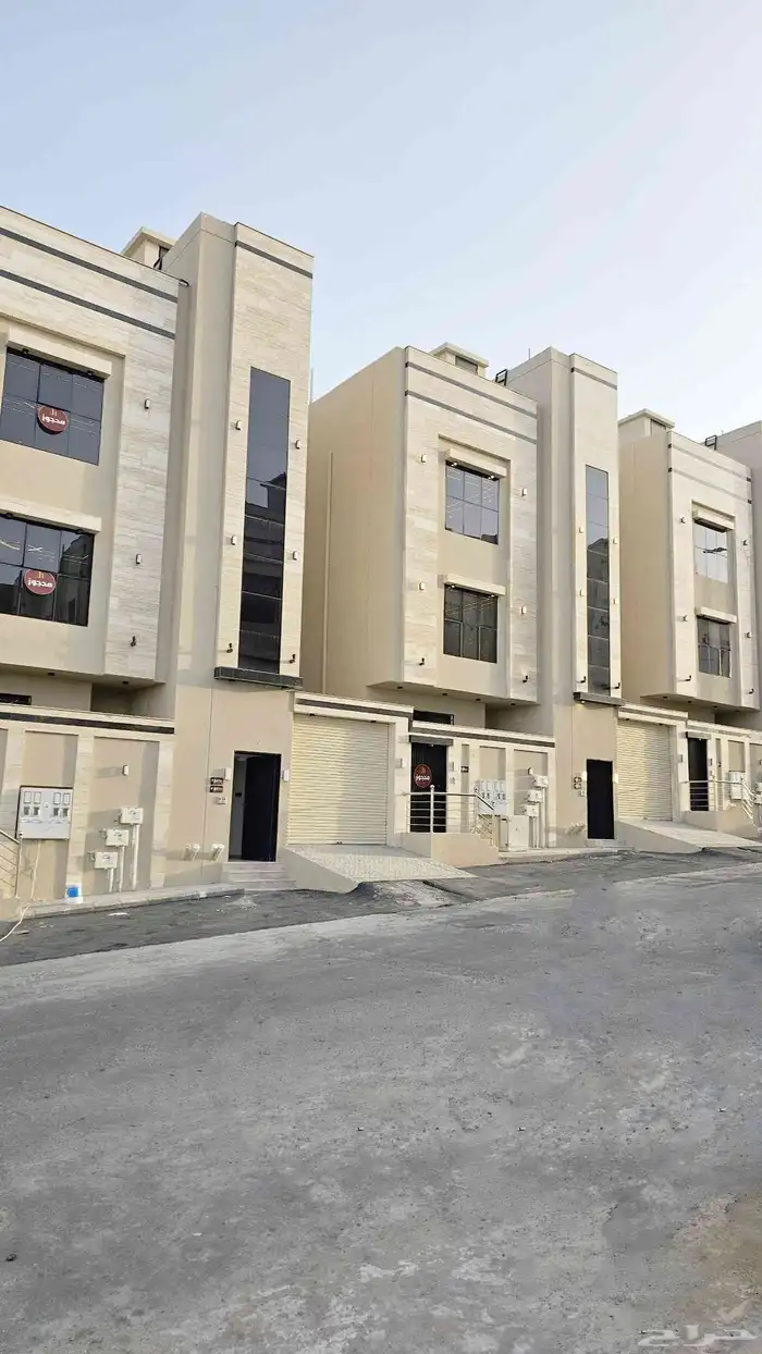 للبيع شقه دور ثاني مع سطح مستقل مصعد شغال ب520الف حي الضيافة 0