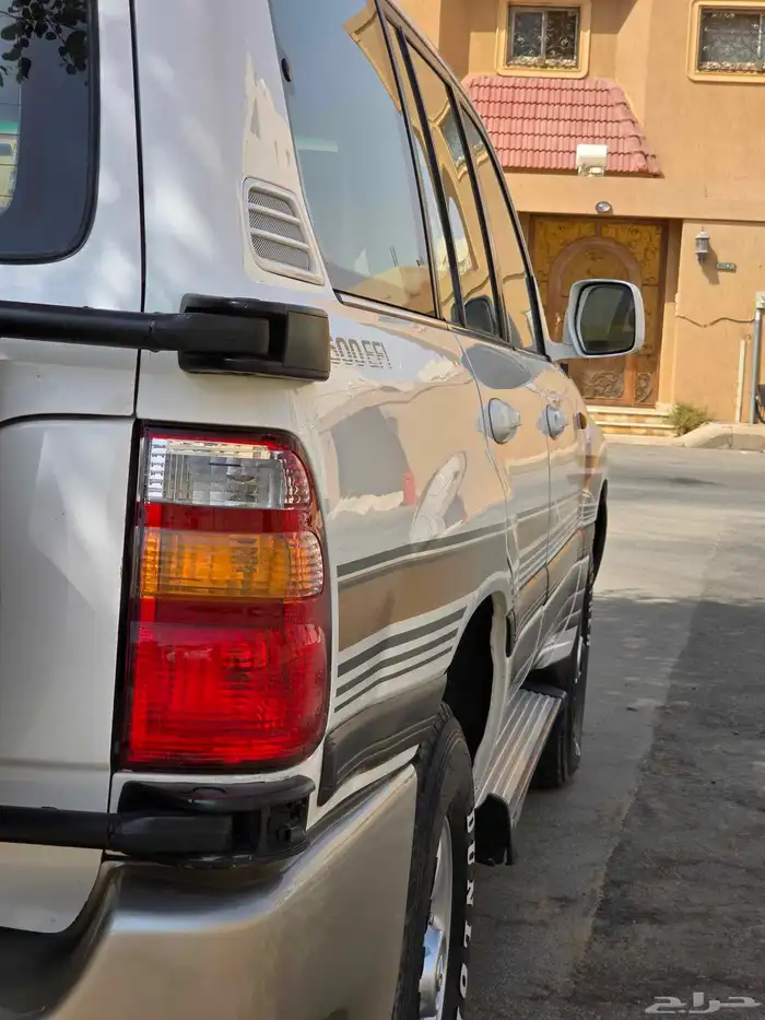 لاندكروزر 2002 وارد عبدالغني 8
