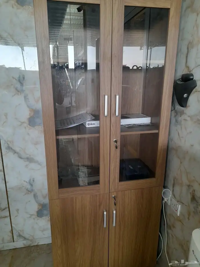 مكتب شبه جديد للبيع 1