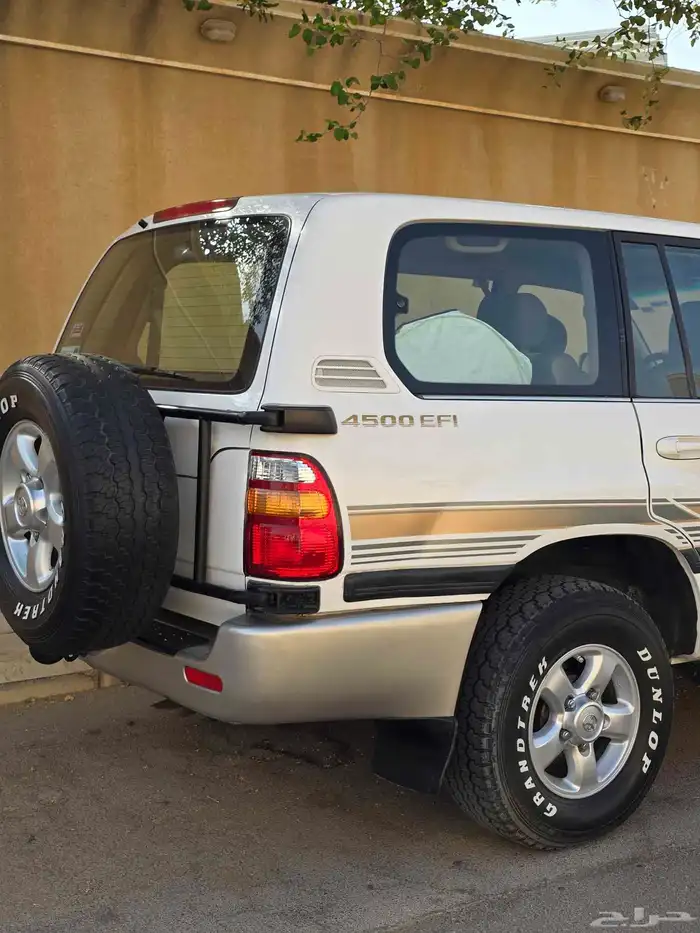 لاندكروزر 2002 وارد عبدالغني 32
