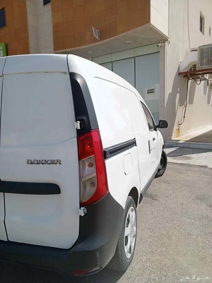 نقل وتوصيل. داخل وخارج بريده صندوق مغلق 0