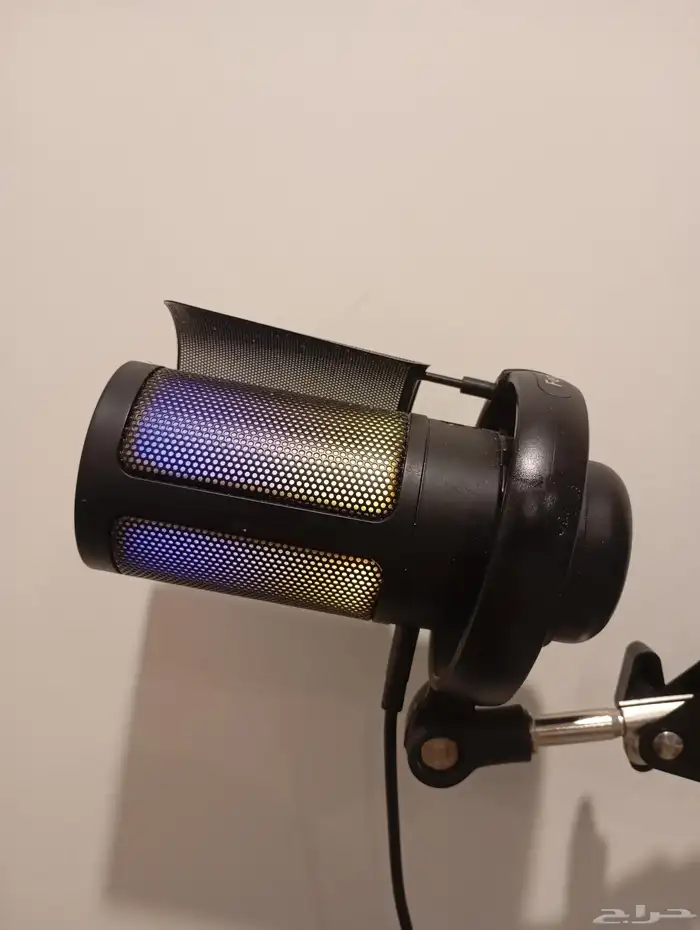 مايك RGB بزر ميوت مع ستاند ب100 قابل للتفاوض يوجد توصيل 0