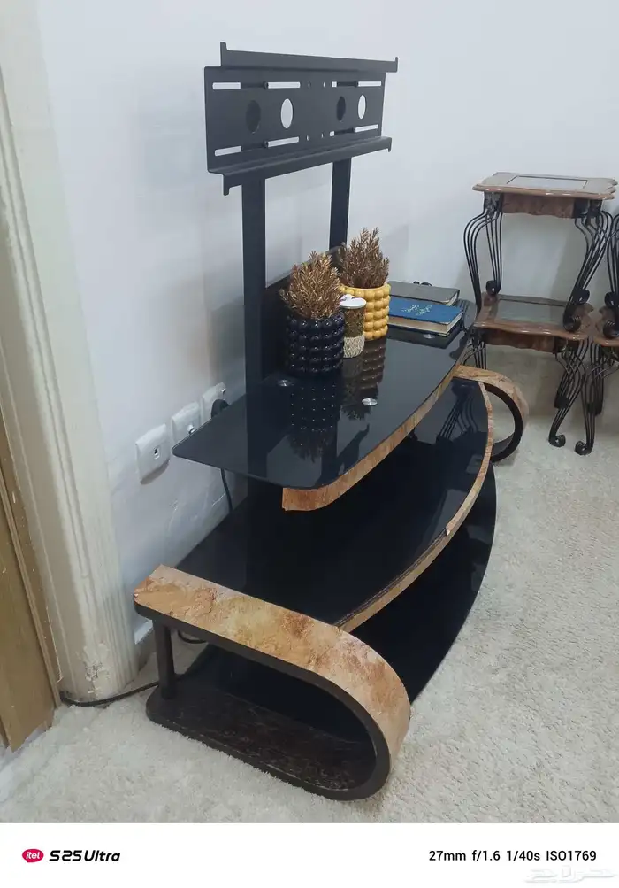 طاوله شاشه زجاج نظيفه 1