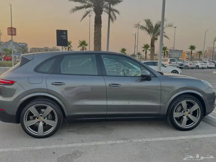 2022 Porsche Cayenne S 5