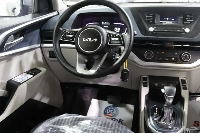 كيا كارينز استاندر موديل 2025 بافضل سعر مع عازل مجاني 6