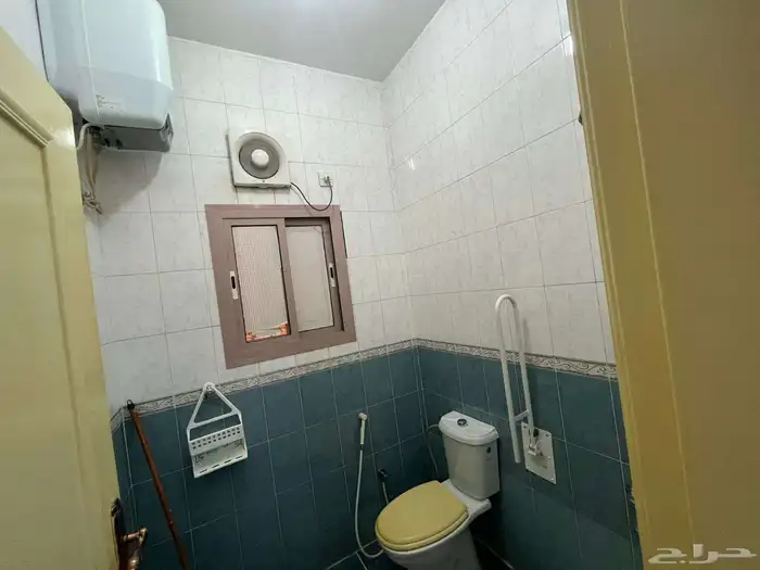 غرف عزاب للايجار بالعزيزيه ب900 شامل مويه وكهرب بدون خروج حج 1