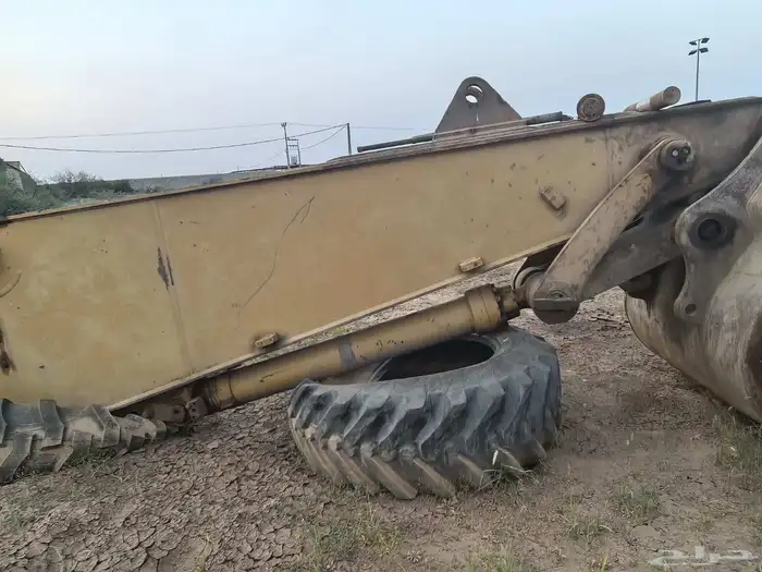 للبيع وصلت بوم كتربلر 349   345 Caterpillar trac 4