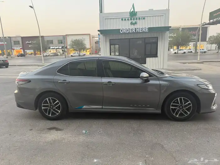 Toyota camry LE hybrid 2