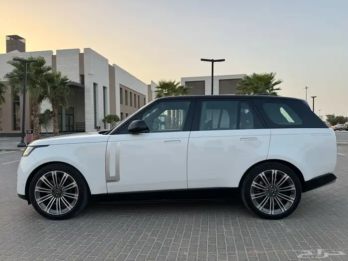 رنج روفر اوتوبيوغرافي 2022 سعودي الناغي 8 سلندر 4