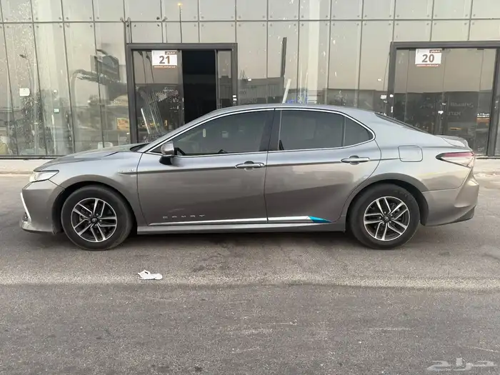 Toyota camry LE hybrid 1