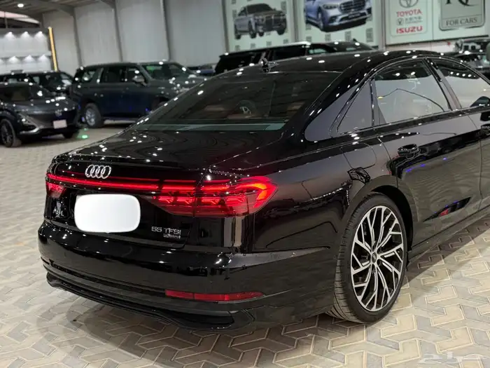 اودي A8 ساماكو 2022 لون اسود 9